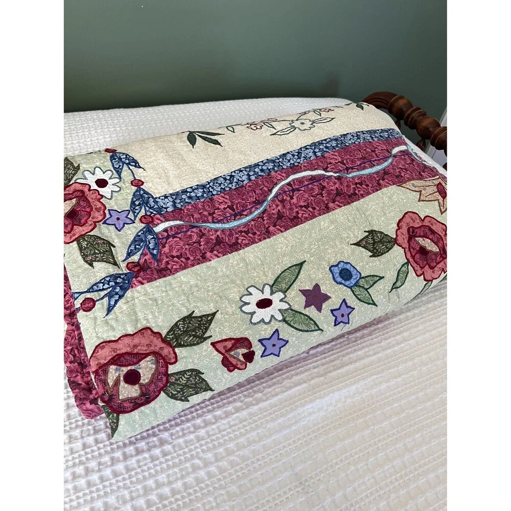 Beautifully Appliqued King Quilt